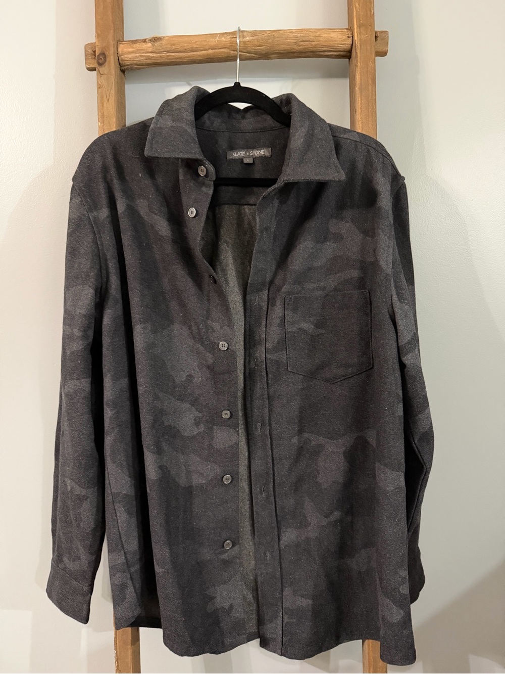 Slate & Stone Men's Dark Gray Camo Shirt Jacket